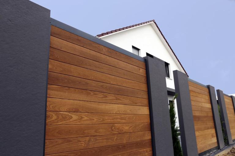 Pose d'une clôture à Koestlach, bien choisir et installer
